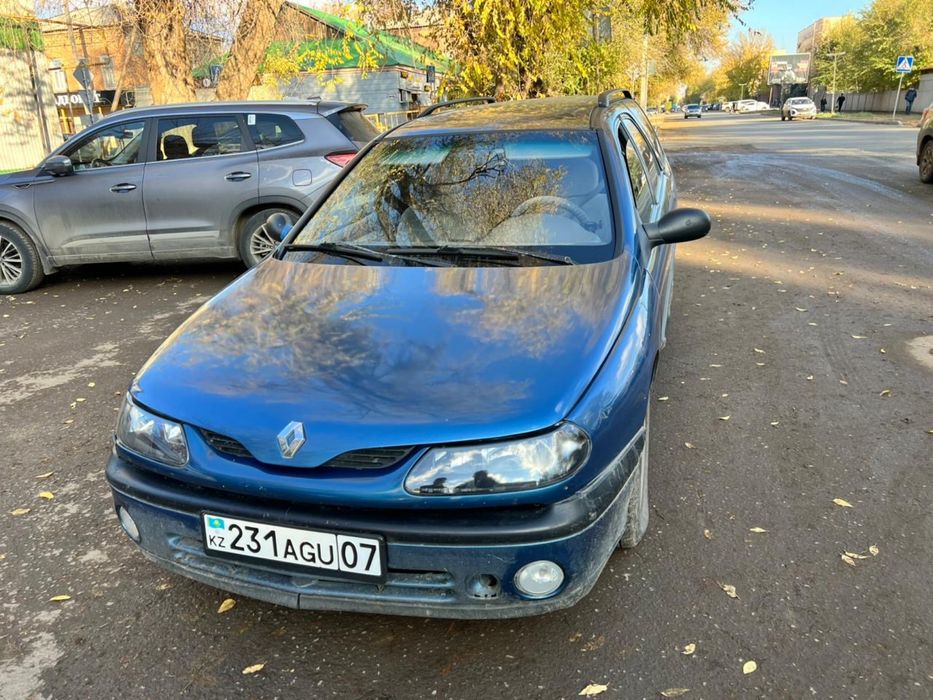 Renault Laguna 2000 года