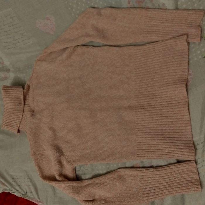 Дамски пуловери три броя за 20лв.