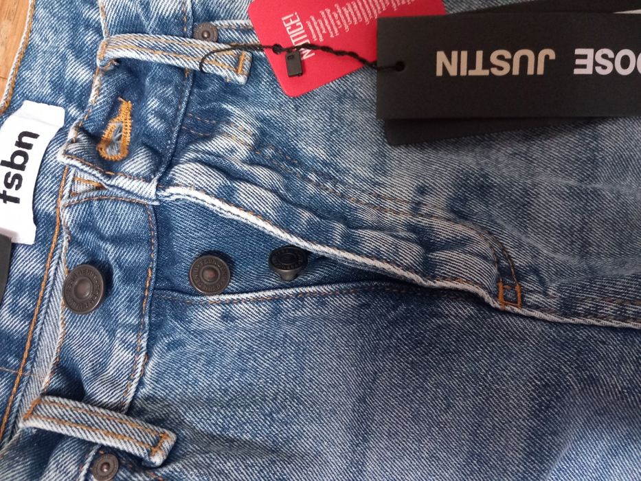 Нови мъжки дънки FSBN с накъсан ефект