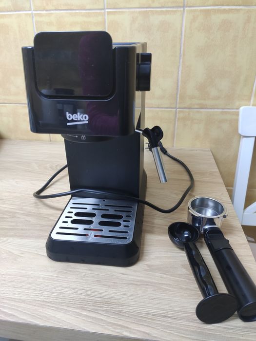 Espressor manual Beko CaffeExperto. Cadou râșniță