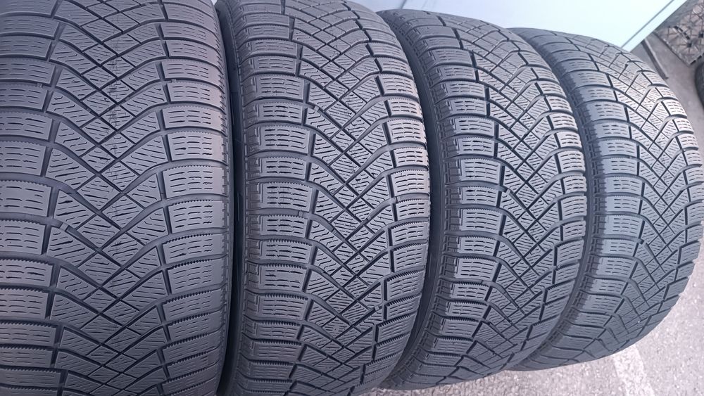 225/50/17 Pirelli