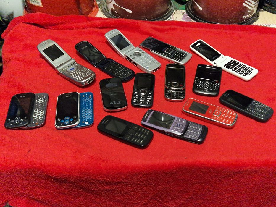 Telefon pentru colecție fara baterie si încărcător