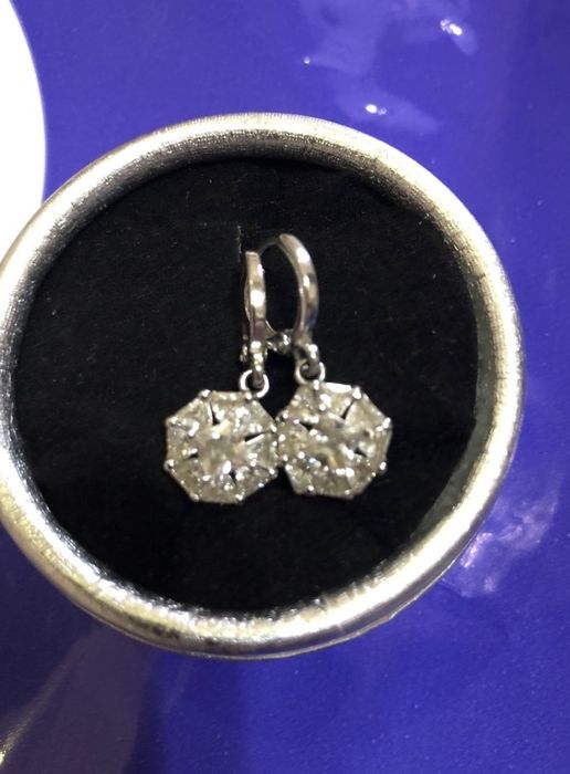 Продаются серьги. .