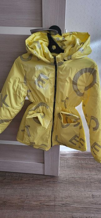 Детская осенняя куртка размер 128