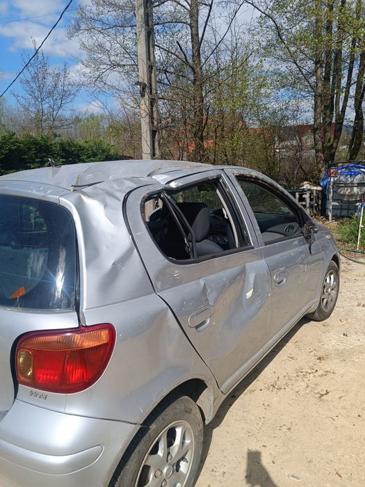 Vând Toyota Yaris 1.4 benzină cutie automata avariată
