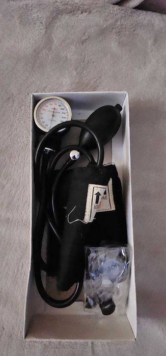 set stetoscop si aparat luat tensiunea