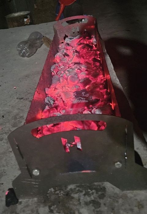 Shashlik uchun ko'ra . Mangal.