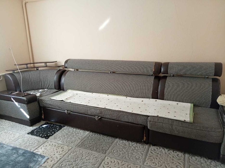 Срочно продам диван и кухонный стол