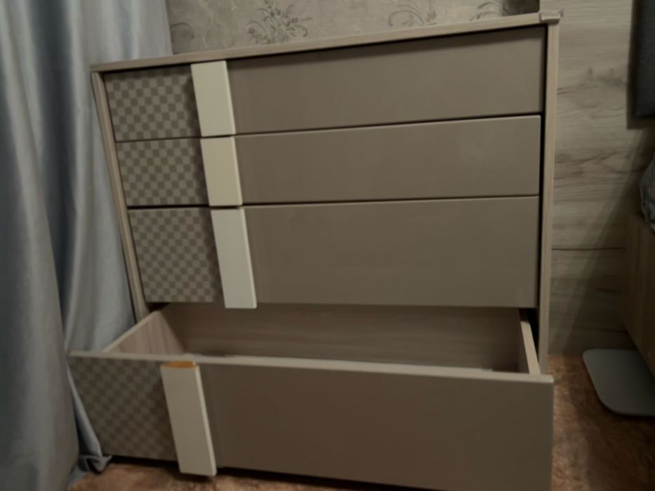 Комод с 4мя ящиками