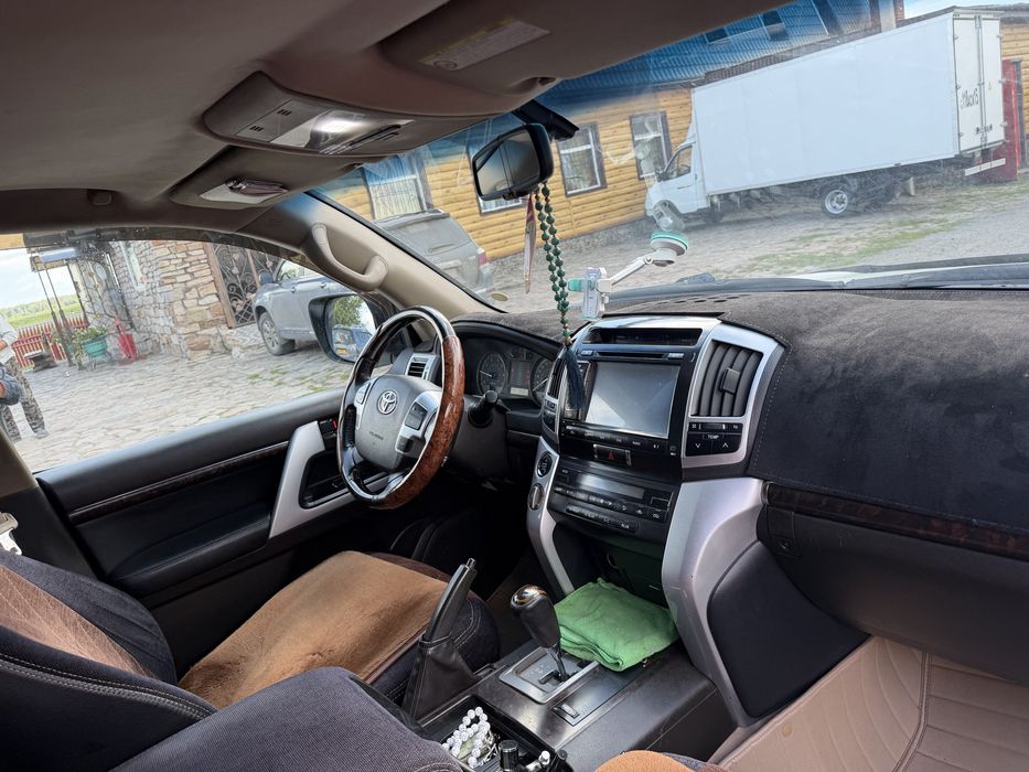 Продам land cruiser 200
