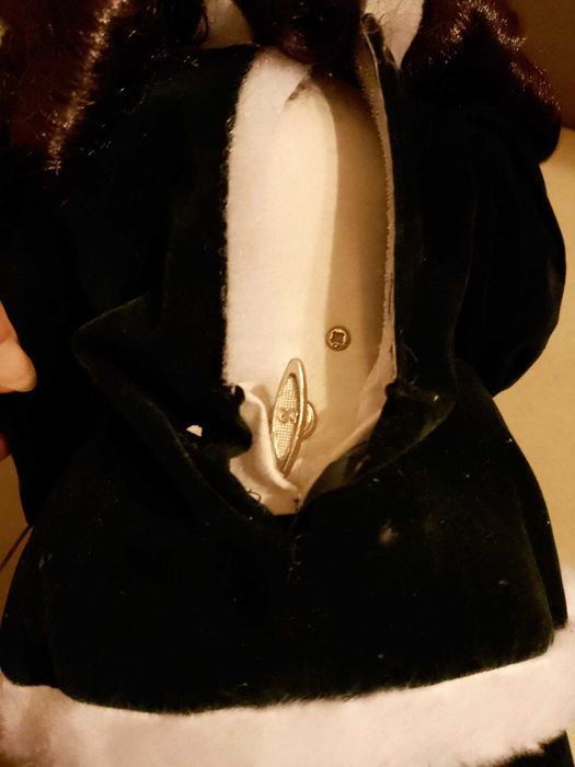 Порцеланова музикална кукла