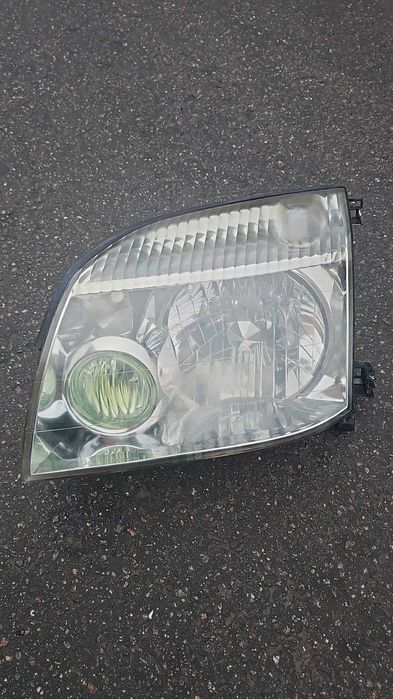 Фара на Nissan X-Trail