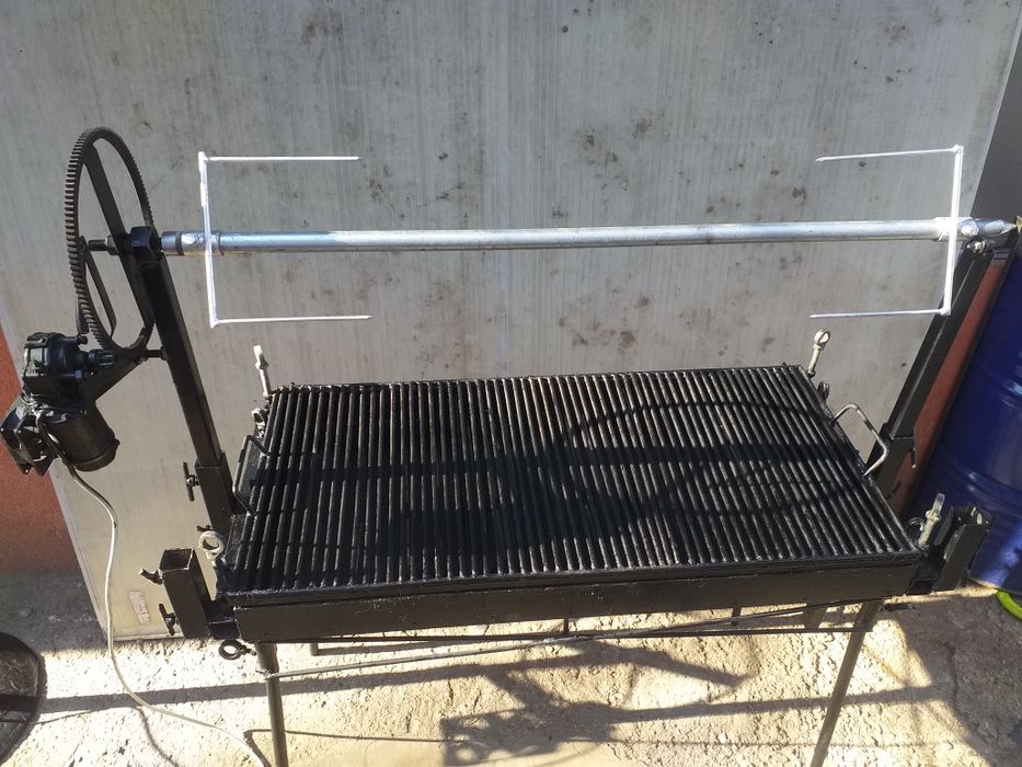 Rotisor electric cu trei viteze