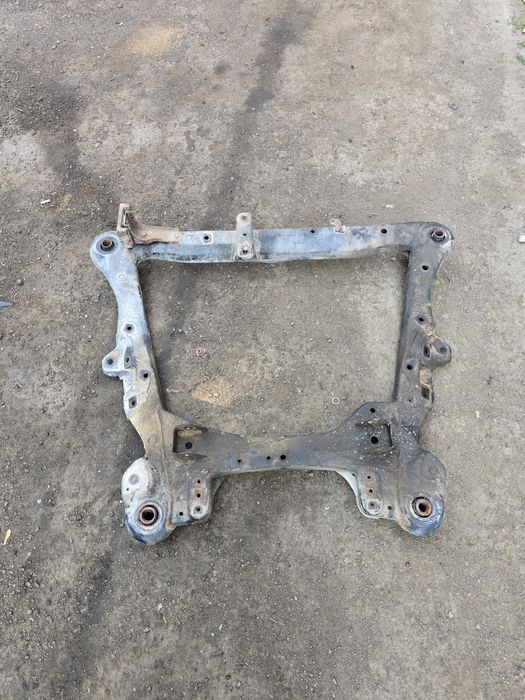 Балка передняя Тойота Сиенна 20 2вд Toyota Sienna 2wd