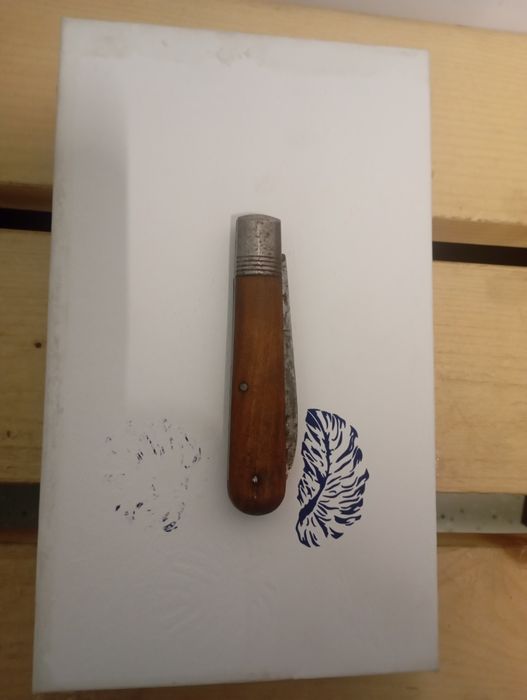 Vând briceag vechi ww 2 în stare bună, fără jocuri