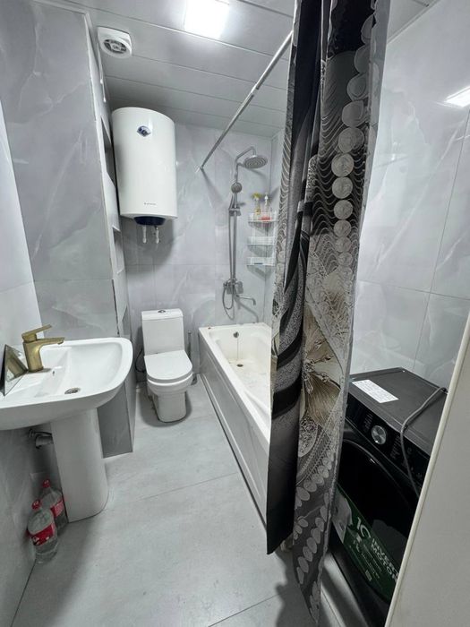 7 каватли домнинг 4 каватида 1 хонали квартира ижарага берилади