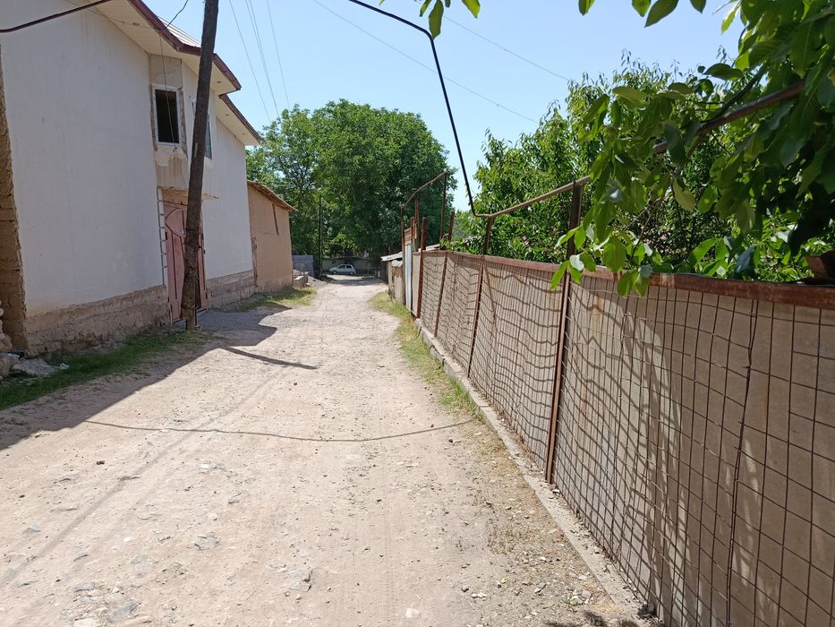 PARKENT tumani XISORAK qishlog'ida UY  SOTILADI.