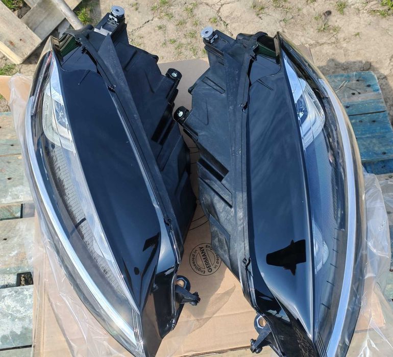 Faruri VALEO NOI ( EUROPA) FULL echipate 044930,D3S, H7, Bi-Xenon, LED