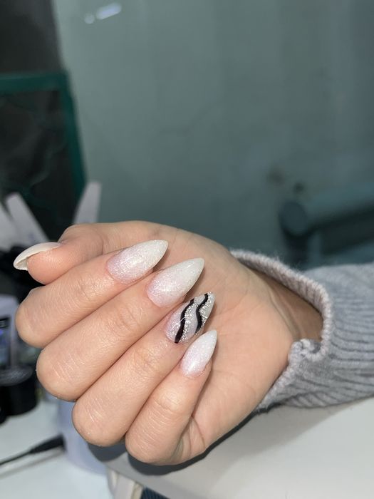 Маникюр  наращивание 5000тг