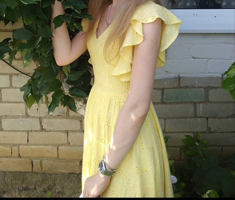 Красивое шикарное 42 размер