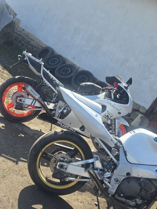 Продавам Suzuki GSXR 750 2003 и Suzuki GSXR 600 2002