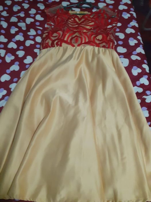 Vând rochii de seara pentru femei