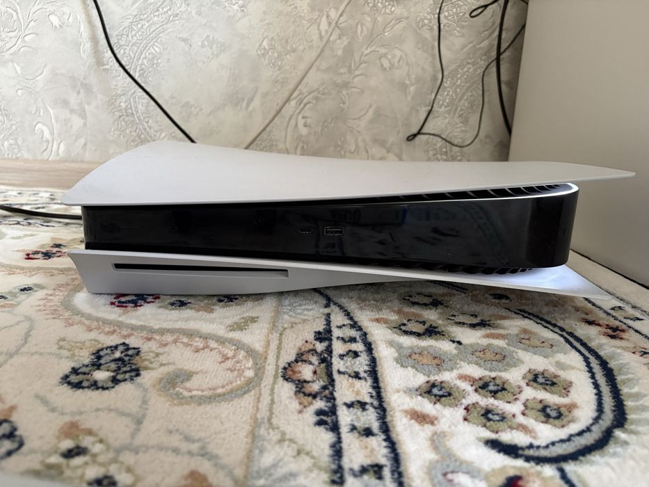 Sony Playstation 5, 825 гб