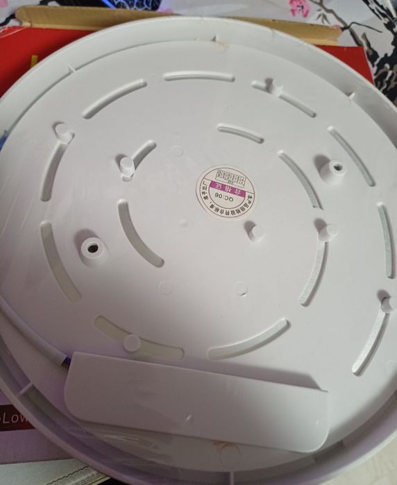 Led лампа новая.