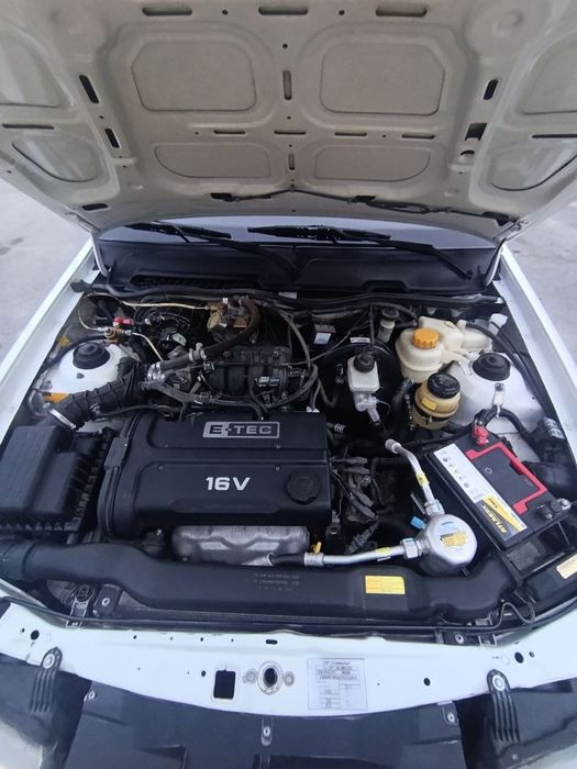 Nexia 2 1.6 sotiladi