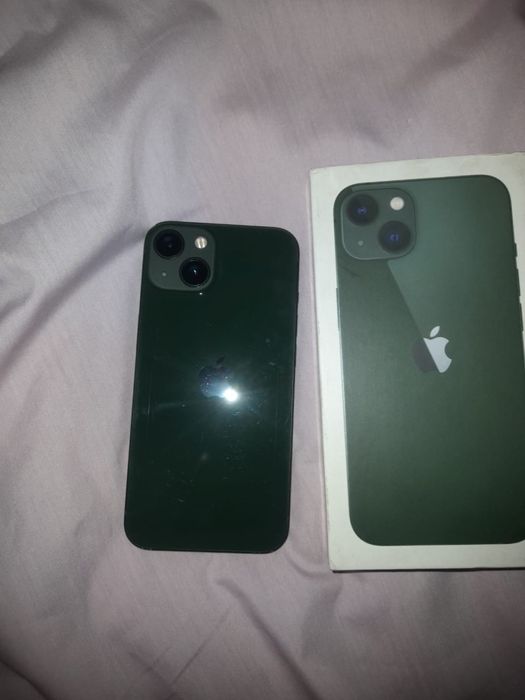 Продается iPhone 13, зеленый цвет.