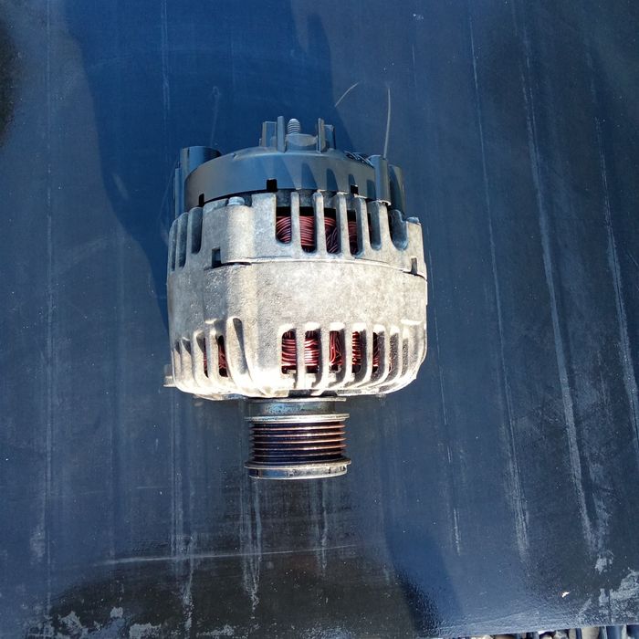 Vând alternator 1.9 tdi se potrivește pe golf 4 și Skoda Octavia 1 și