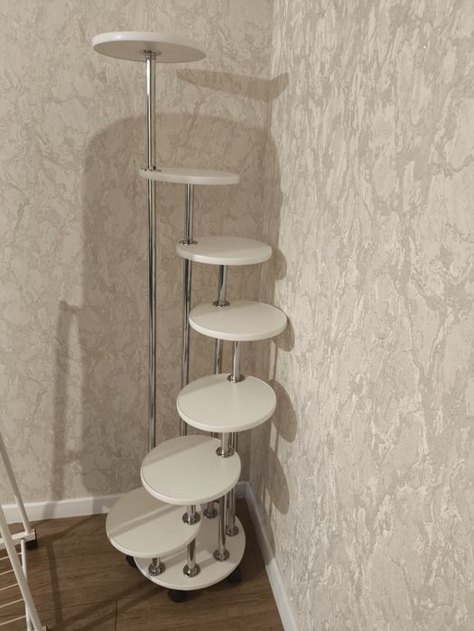 Напольная подставка для цветов