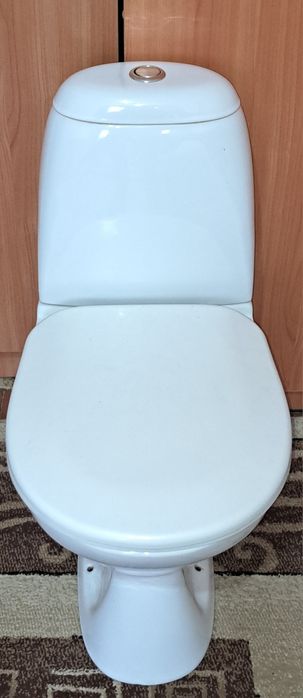 Унитазы в сборе в отличном состоянии б/у.