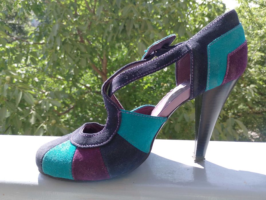 Красиви трицветни обувки от естествена кожа, номер 39 - 39,5.