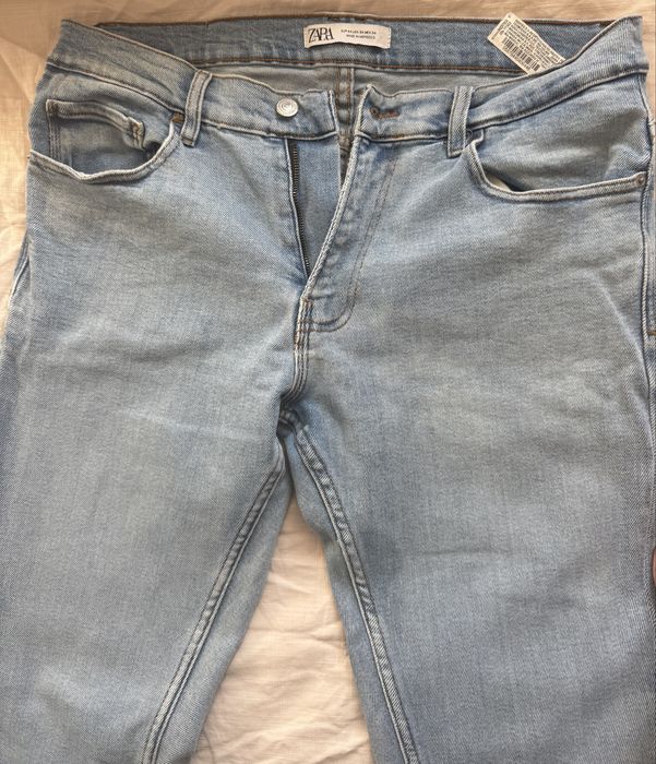 Джинсы от бренда ZARA