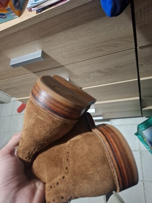 Чисто нови велурени обувки - естествена кожа