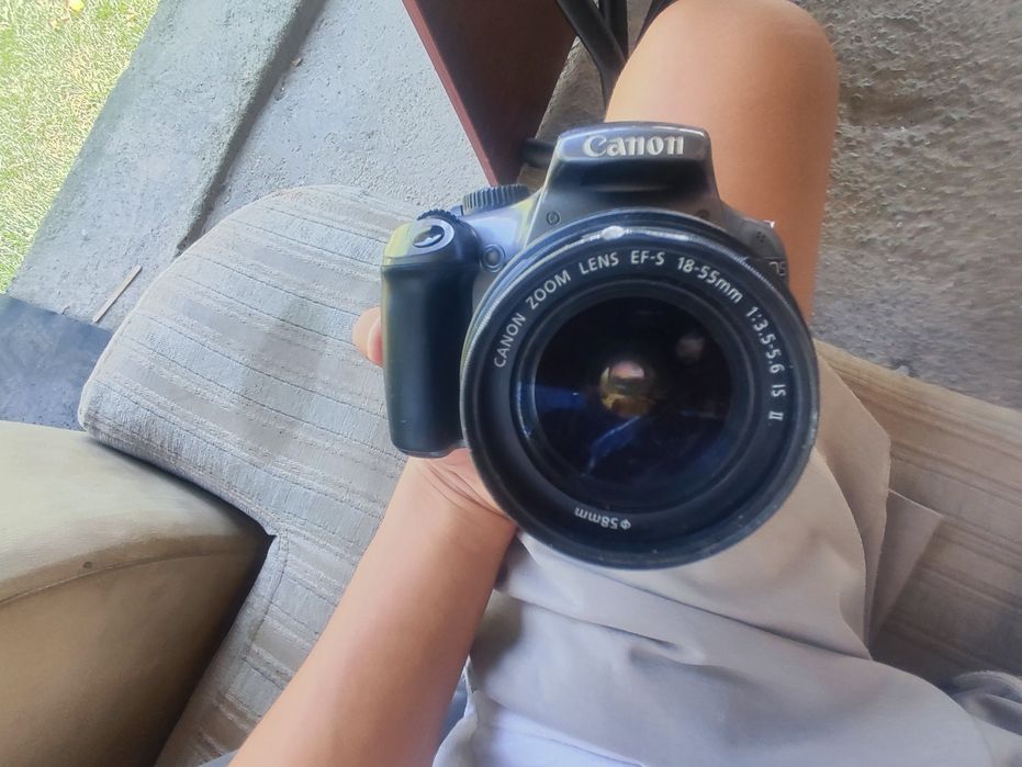 Canon EOS 1100D + объектив + аккумулятор