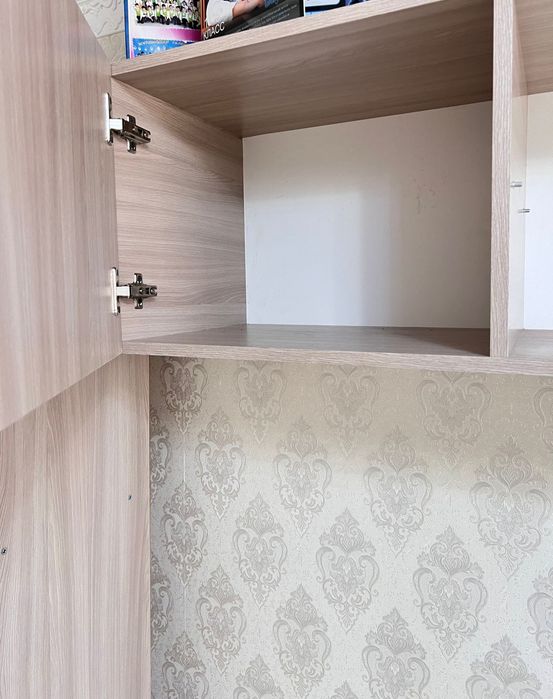 Шкаф и двухъярусный кровать