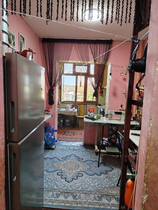 Продаю срочно квартиру без ремонта. Ориентир шохбекат базар.