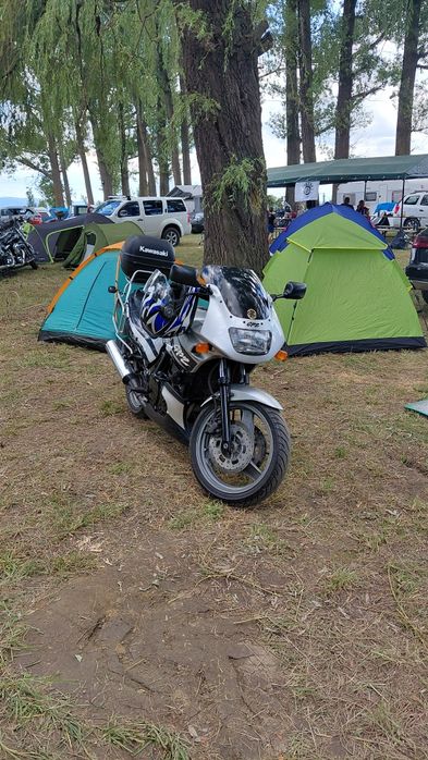 Vând motocicleta KAVASAKI GPZ 500S