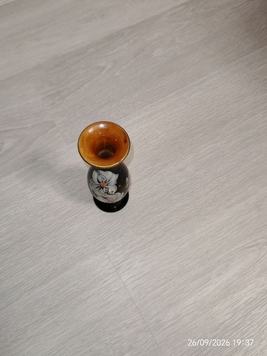 Vaza artizanală din lemn