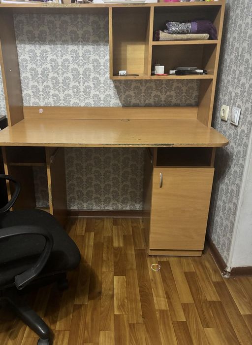 Продаю кресло и компьютерный стол