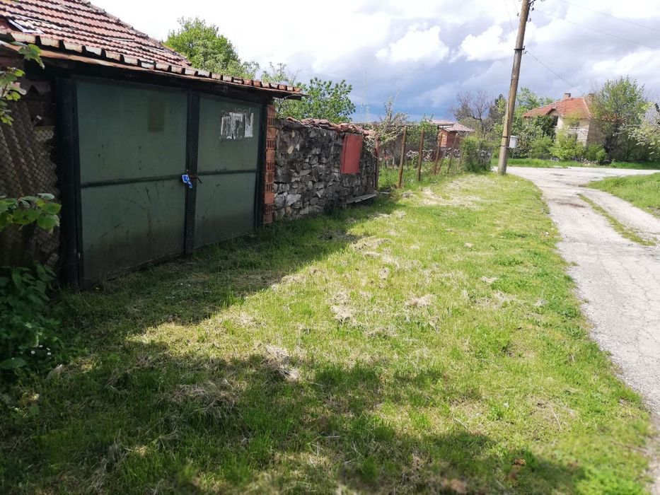 Продава се Голяма Къща