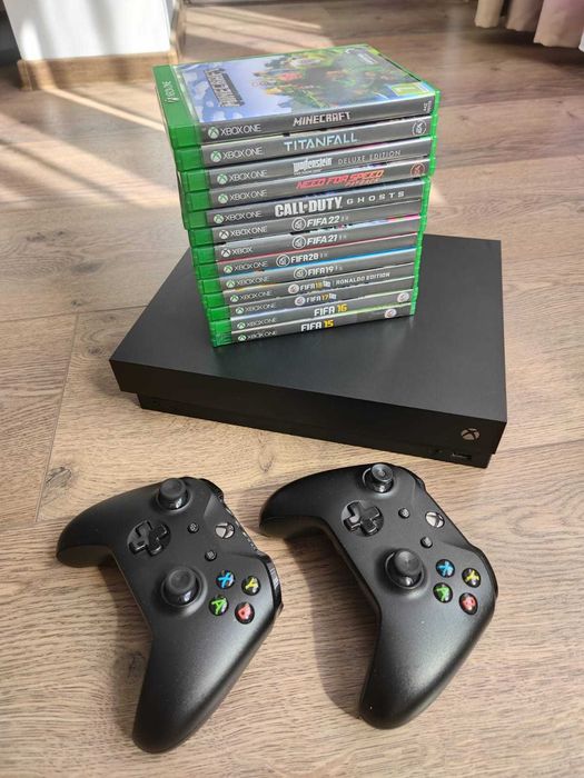 Xbox One X 1TB 2 controlere si 13 jocuri xbox one stare foarte buna fara defecte, cu minecraft, fifa, call of duty, NFS