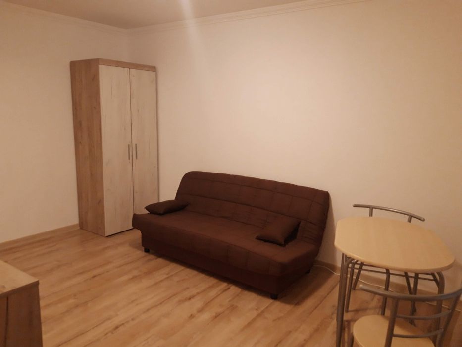 Închiriez garsoniera confort 1