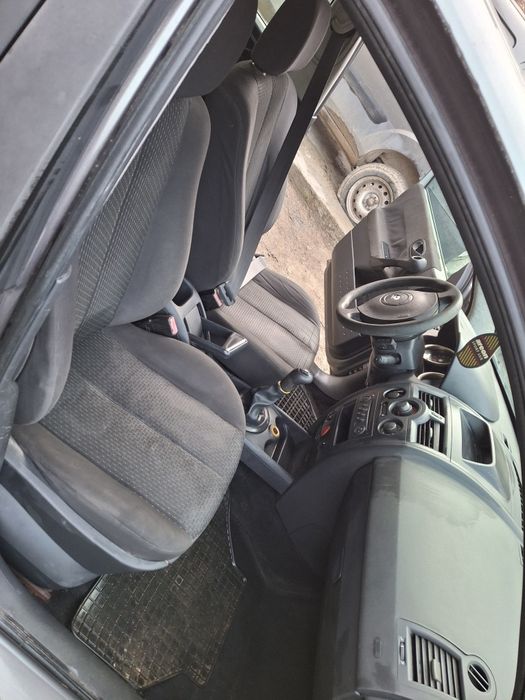 Vând Renault Megane pentru piese