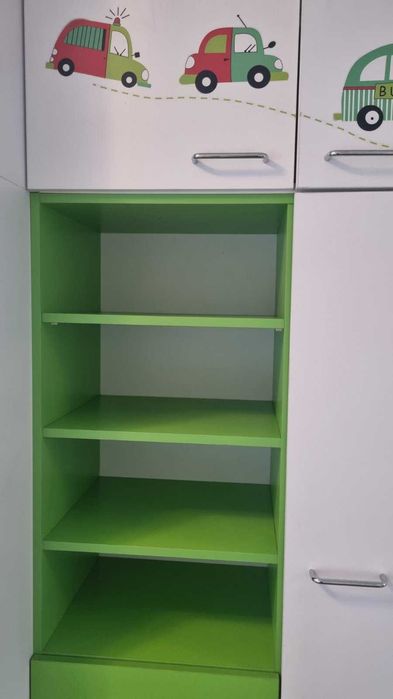 Детска стая с легло и гардероб