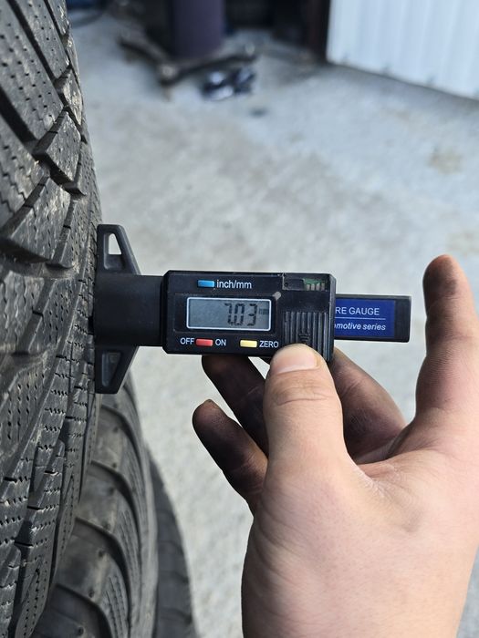 4 Броя 215/55/17 Bridgestone 2x7mm 2x5mm