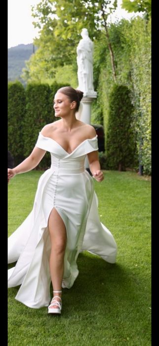 Rochie de mireasă cu maneci detasabile si trenă