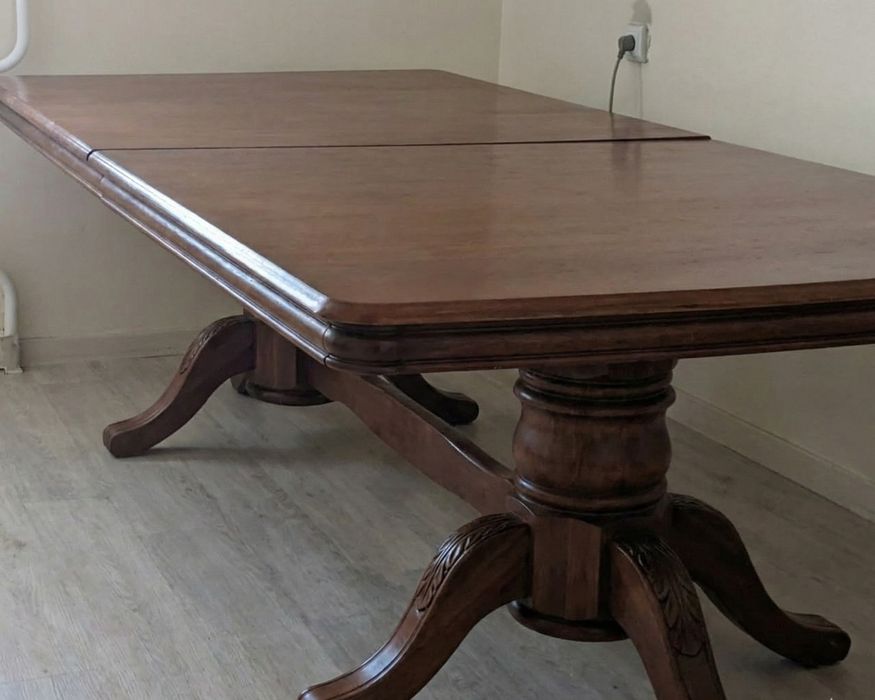 продается стол для гостиной